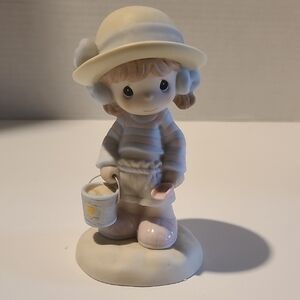 Precious Moments 2004 Members Only Figurine in Soft Pastels
